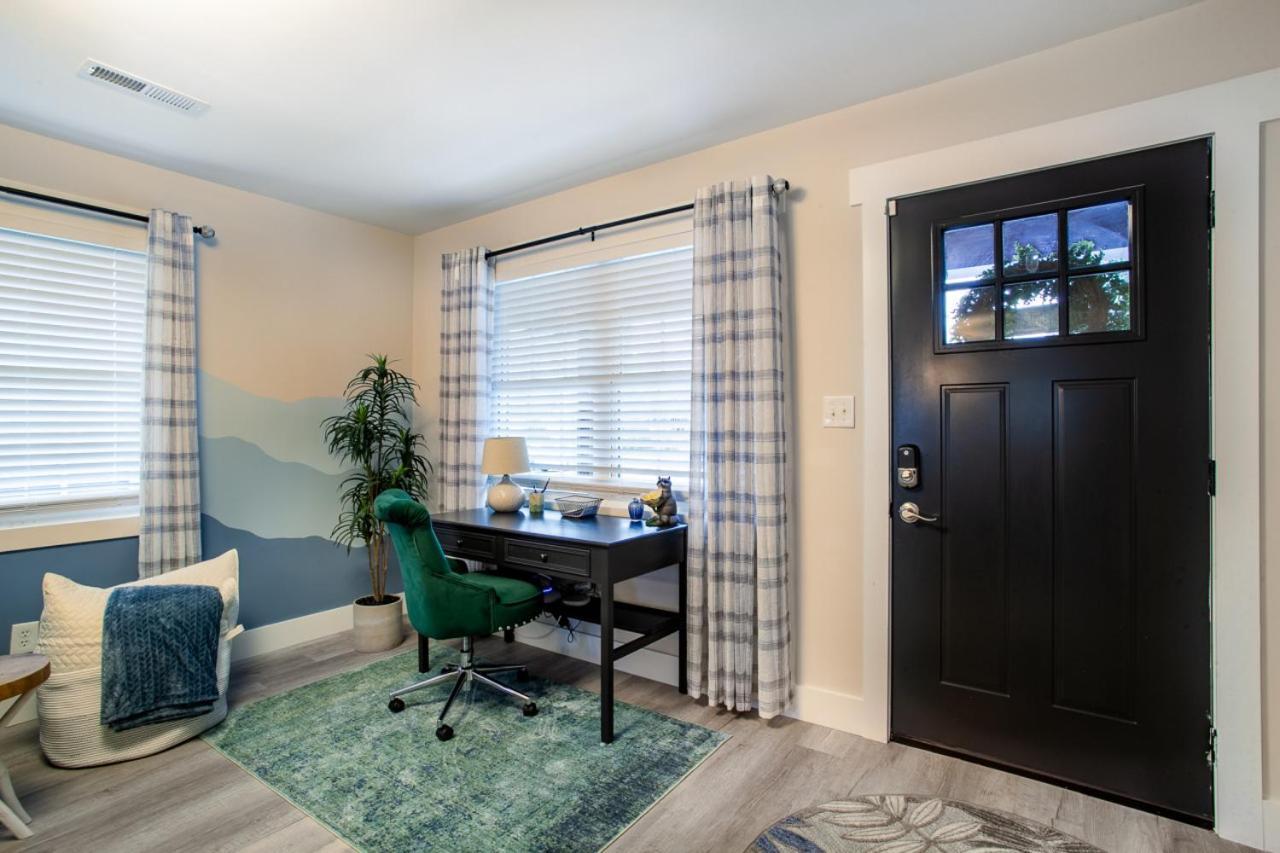 Blue Valley Inn - Hot Tub & Spacious Play Area! Knoxville Exterior foto